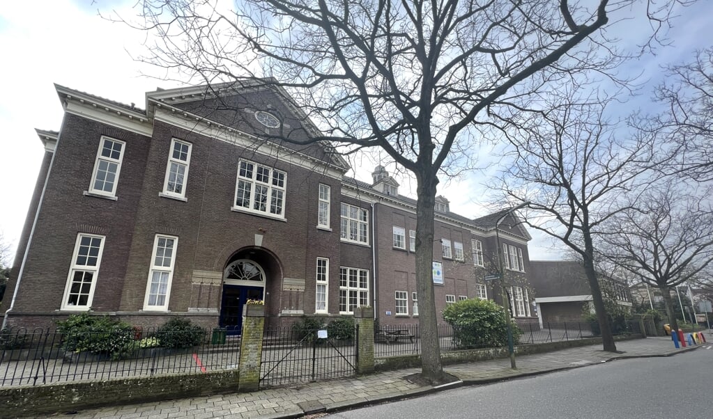 De St. Aloysiusschool aan de Kerkstraat pal naast het Poorthuis. 