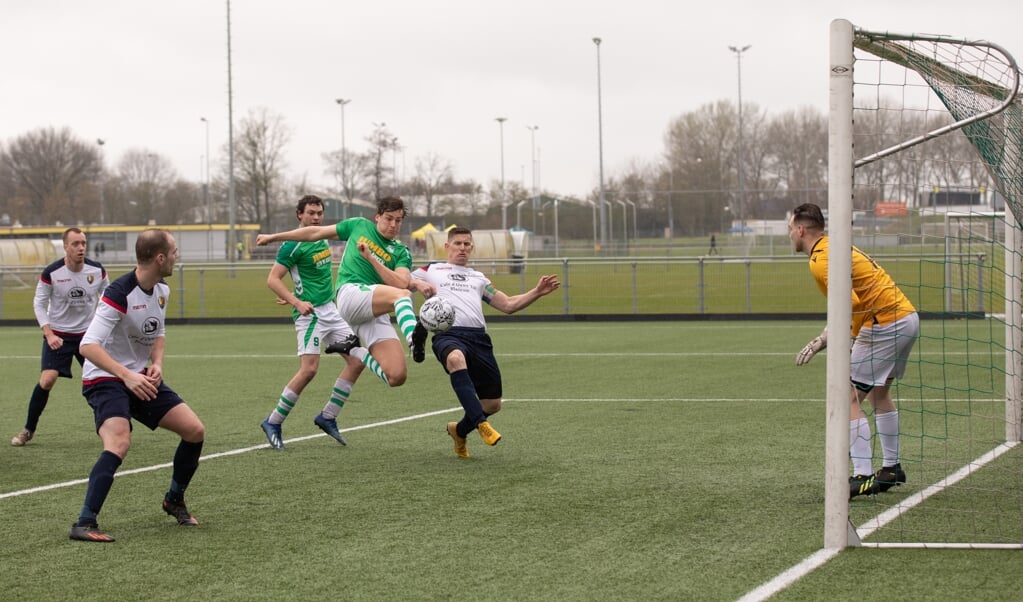SV Baarn speelde op sportpark ter Eem tegen het vandaag jubilerende (45 jr) AH ‘78 uit Huizen.
Op de foto de 1 - 0 en de 2 - 0.