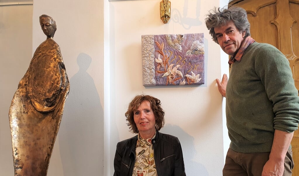 Tijdens de expositie ‘Het Hooglied verbeeld’, zijn in de Oude Kerk werken te zien van Jackie Howard en Feico Hajonides.