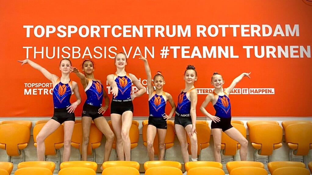 De Topsportselectie en haar trainers zijn door de bondscoach Turnen Dames uitgenodigd om maandelijks op het Nationale Team NL Centrum in Rotterdam te komen trainen.