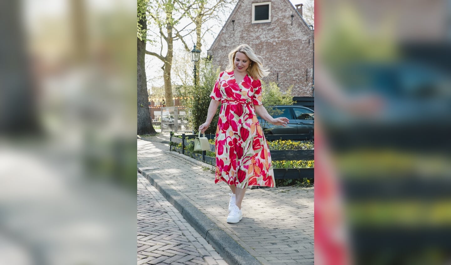 Sasja in een jurk van FOS Amsterdam