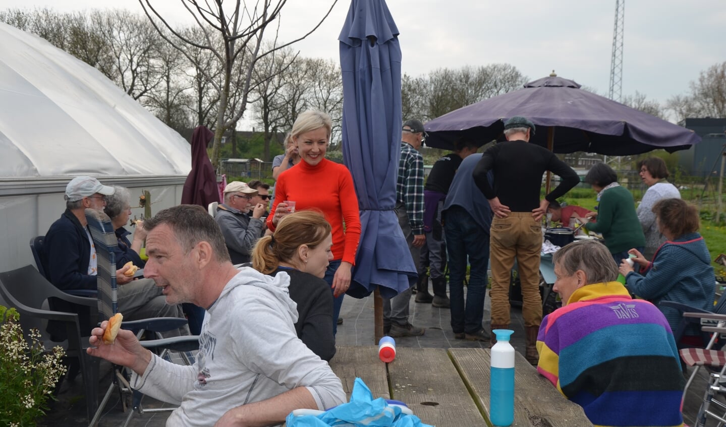 Ook burgemeester Iris Meerts kwam proeven