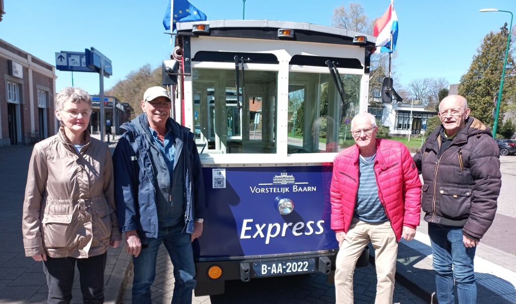 Vrijwilligers van de Vorstelijk Baarn Express. V.l.n.r: Marja en Ruud Veen, Wim Mooi en Dick Schouten.