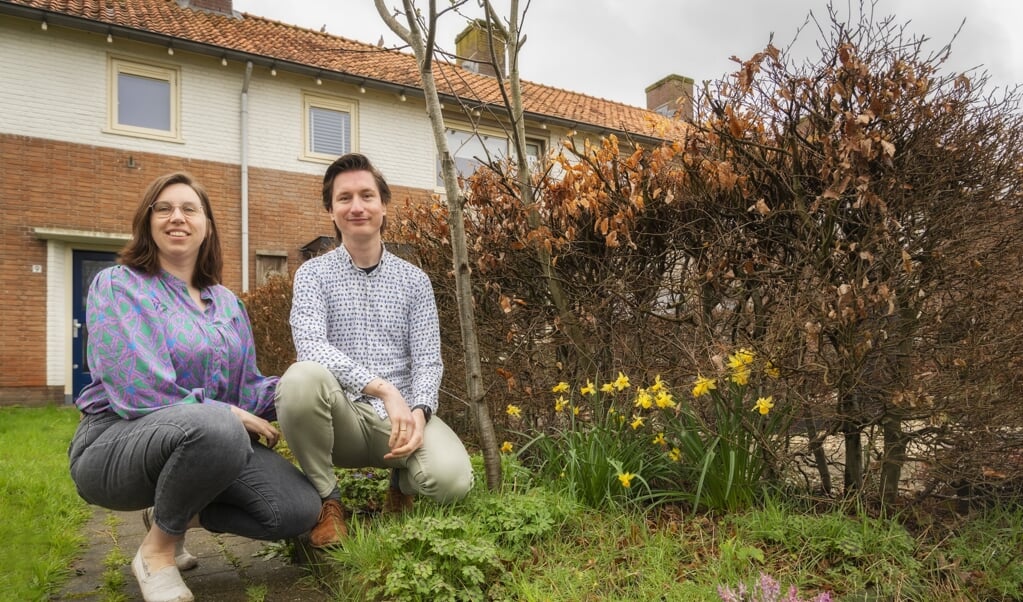 Tom en Annet van Heusden uit Zwartebroek informeren bezoekers van de Duurzame Markt graag over biodivers tuinieren.