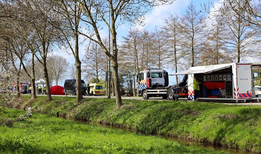 De politie meldt dat het er op dit moment alle schijn van heeft dat het ongeluk niet door handelen van de bestuurder van het busje is veroorzaakt.