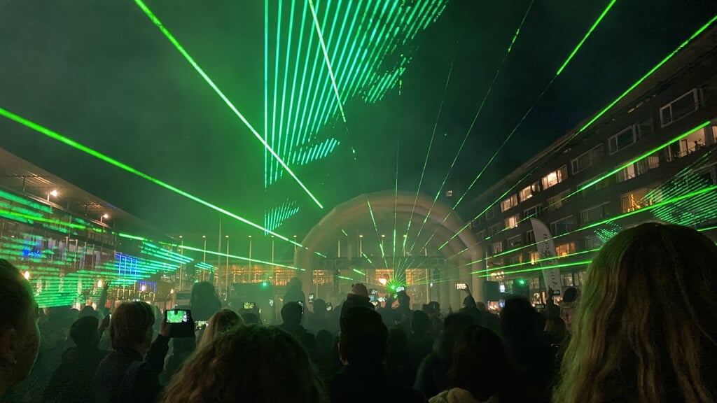 Lasershow tijdens Koningsnacht op het Stadsplein