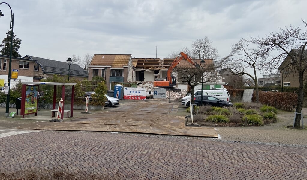 Het oude pand van Ter Wheme aan de Dorpsstraat 205 is inmiddels gesloopt voor nieuwbouw.