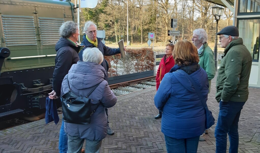 Bernard Weerdmeester vertelt over de geschiedenis van station Huis ter Heide.