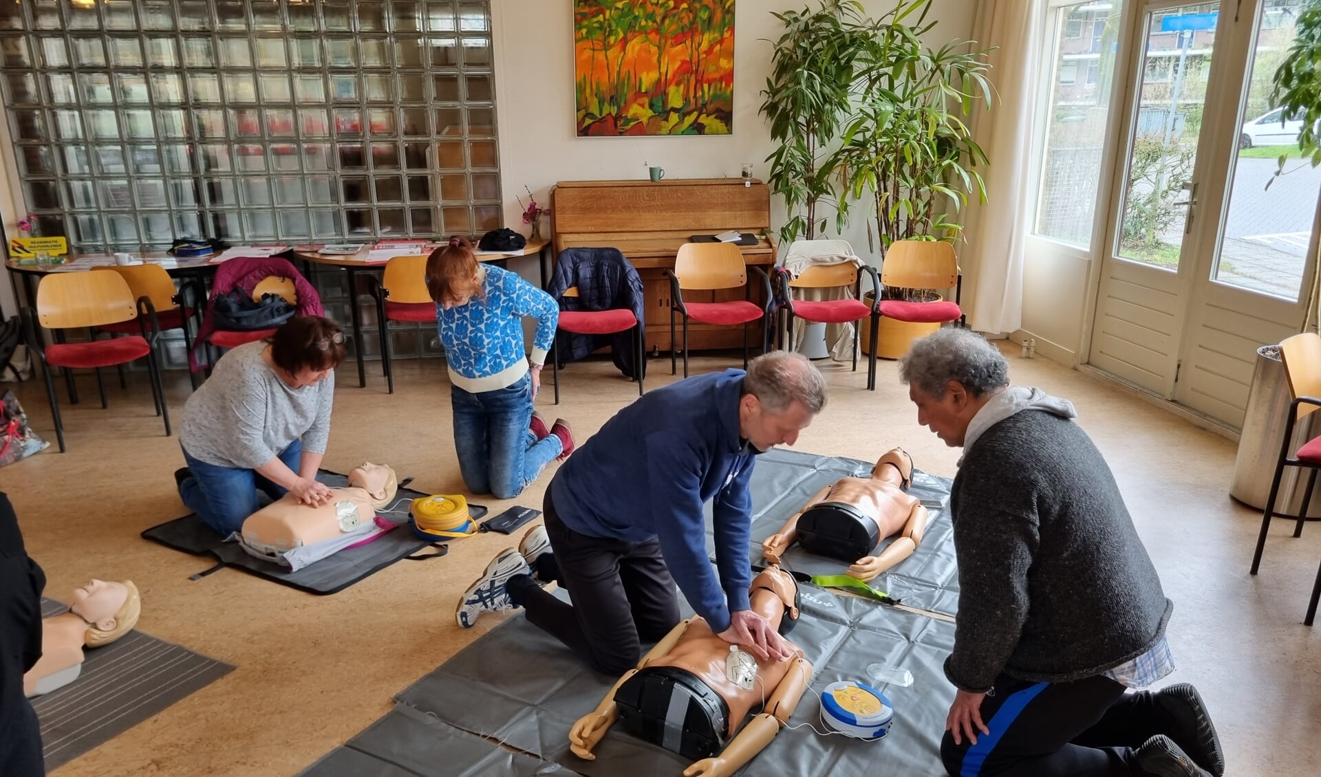 Zaterdag verzorgde de Stichting AED Wageningen een training in Huis van de Wijk De Nude.