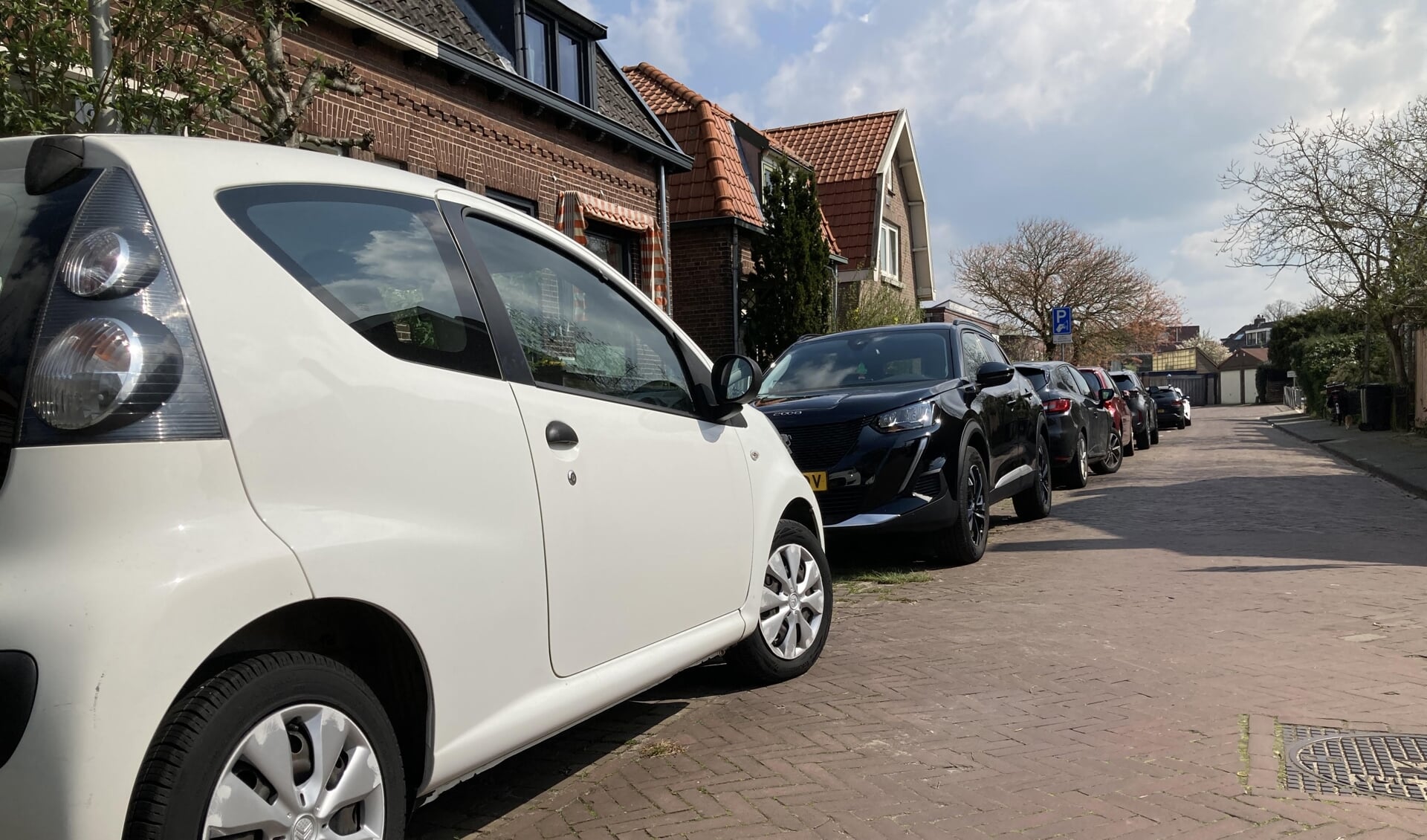 Er blijft in de huidige wijken parkeergelegenheid in de nabije omgeving van de woning, maar tweede of derde auto’s zullen op termijn op enige afstand parkeren. 