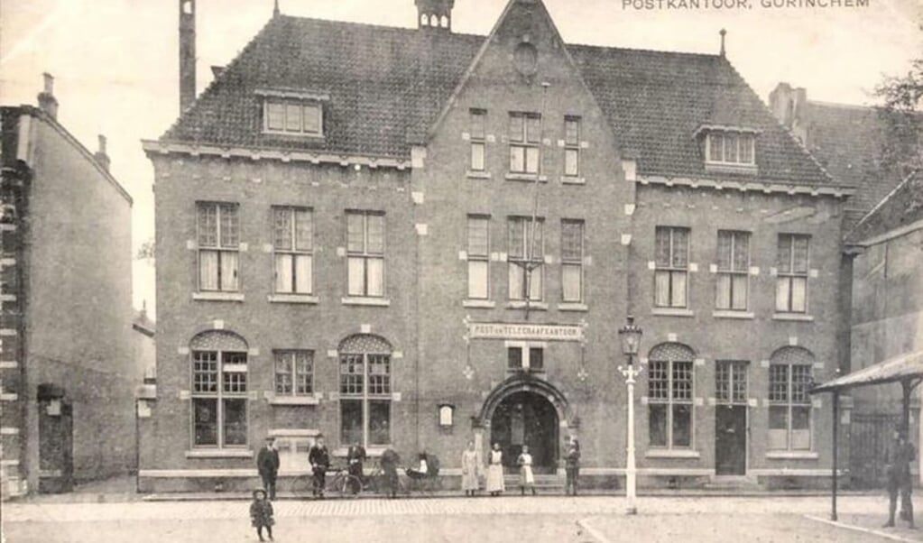 Het postkantoor op de Groenmarkt rond 1919. 