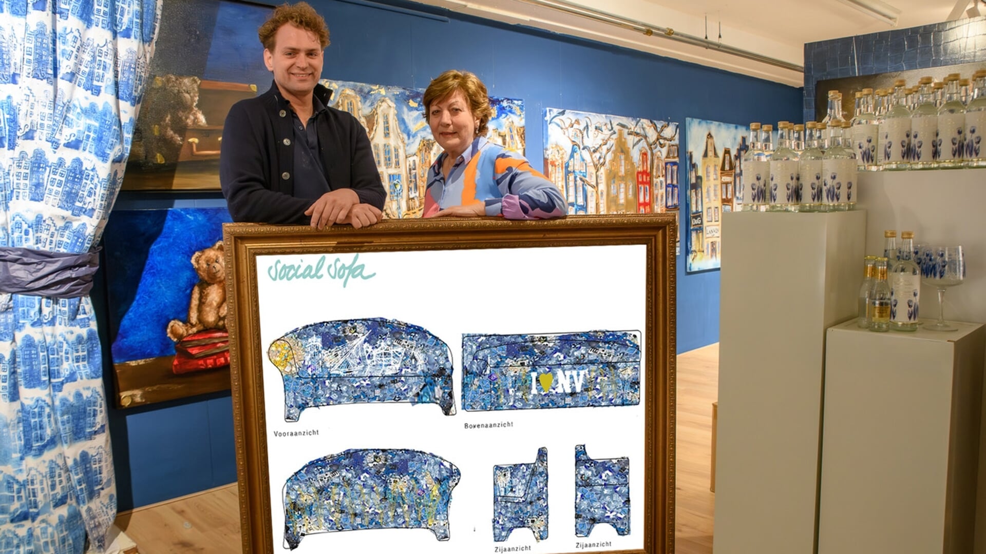 Rick en Riet zijn trots op de Vennepse 'Social Sofa'.