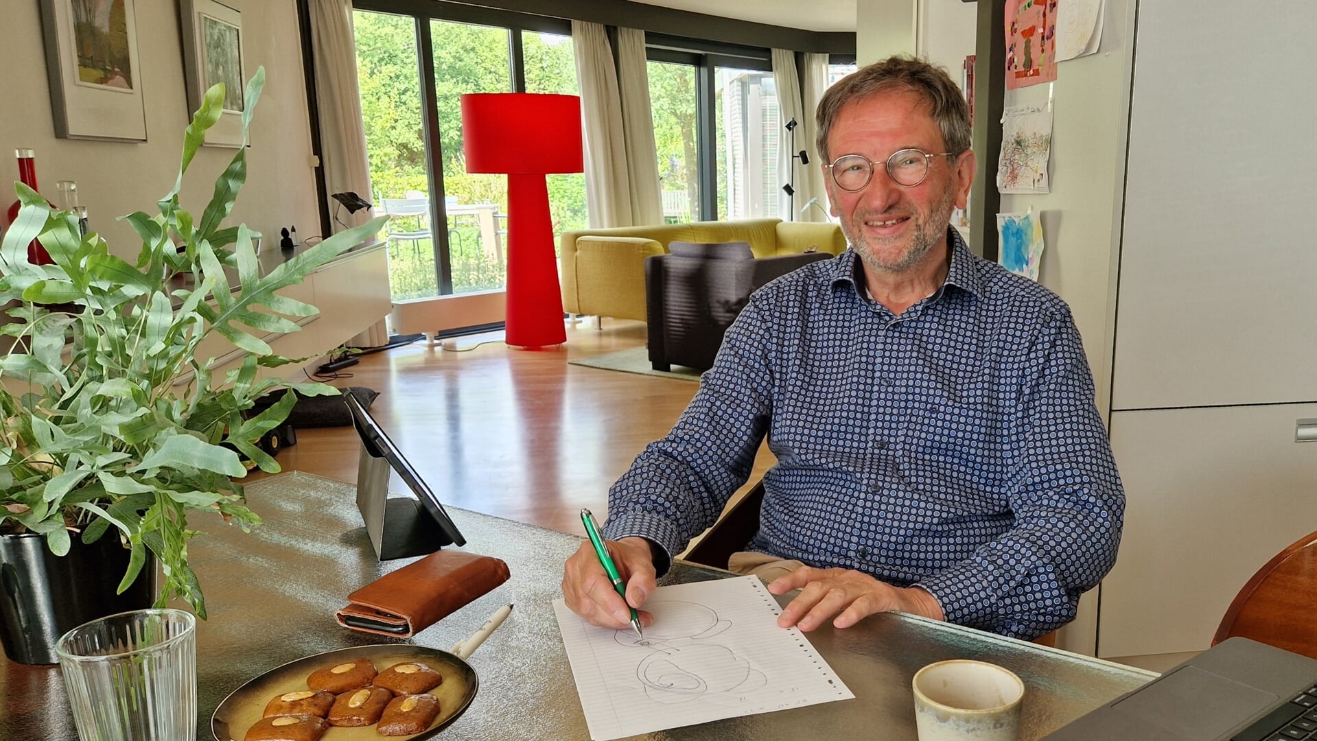 Henk Struikmans illustreerde de werkwijze van bestraling van de borst en las soms voor uit zijn eigen levensverhaal