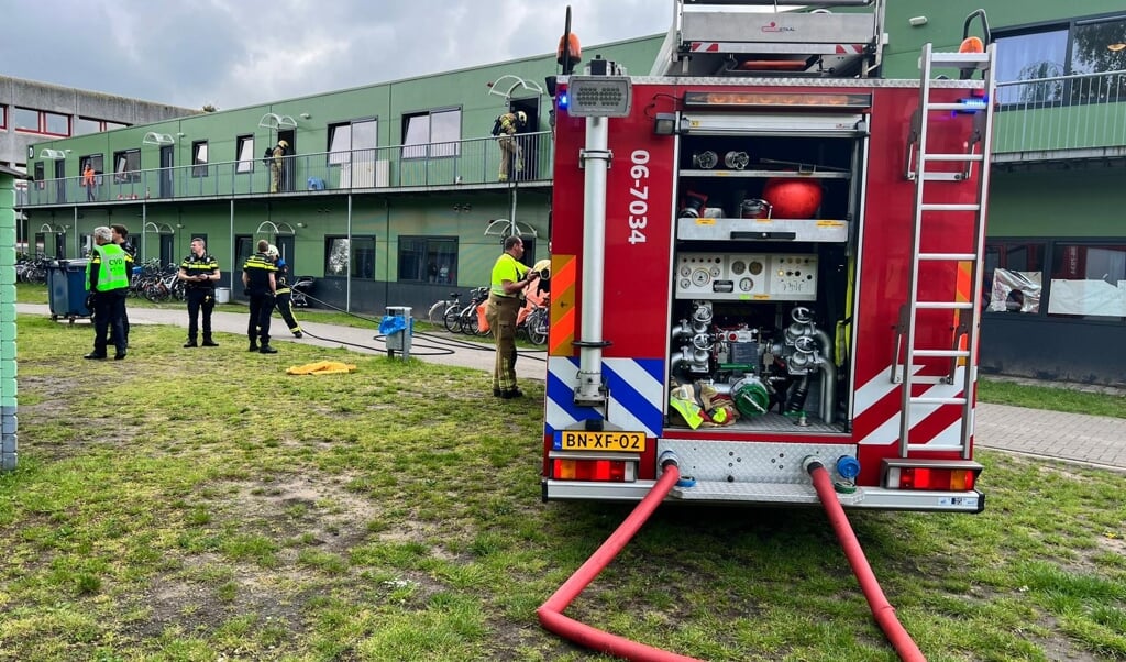 In een woonunit in azc Harderwijk heeft de brandweer rond 12.15 uur een brand geblust. 
