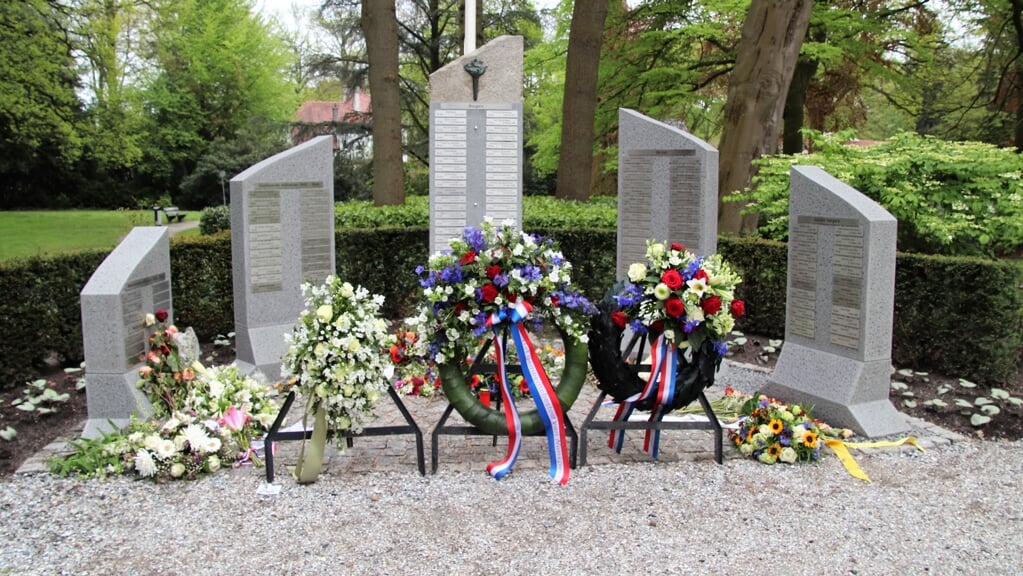 Een nieuw monument, nu met 136 namen van oorlogsslachtoffers. Foto: Dick Baas