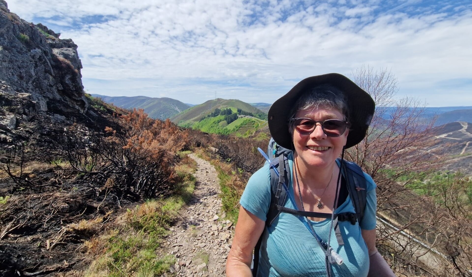 Ange van Ommen loopt 2.600 kilometer van Santiago de Compostela naar Harderwijk. Met haar tocht wil ze meer bekendheid voor de aandoening sarcoïdose.