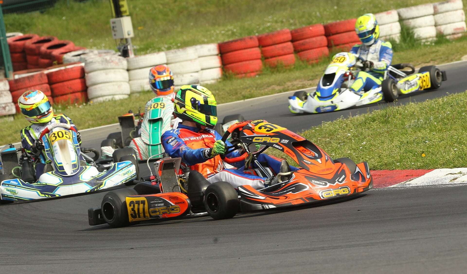 Van Werven stuurde zijn kart met nummer 377 richting het podium.