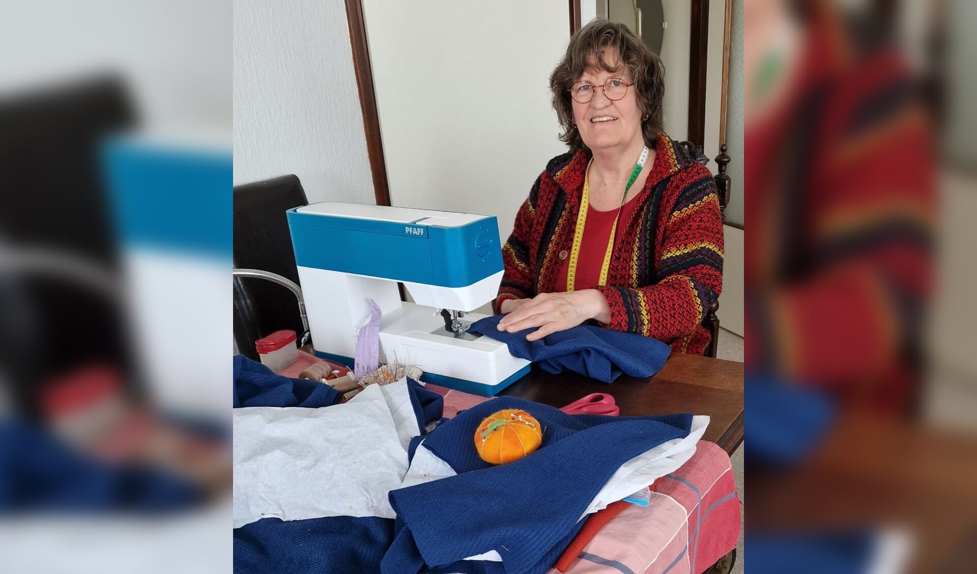 Jeanet Benne maakt deel uit van de kostuum- en naaigroep voor de openluchtvoorstellingen van de Cuneralegende in het najaar. 