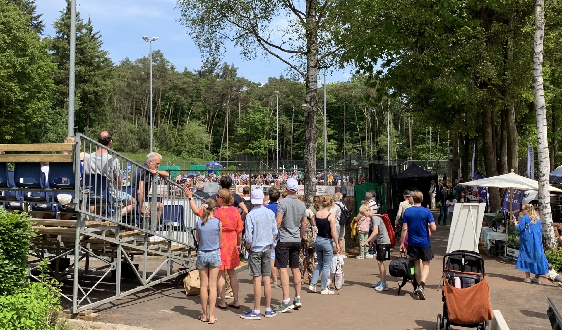 De eredivisie tennis gemengd leeft in Baarn, bleek zondag maar weer. 