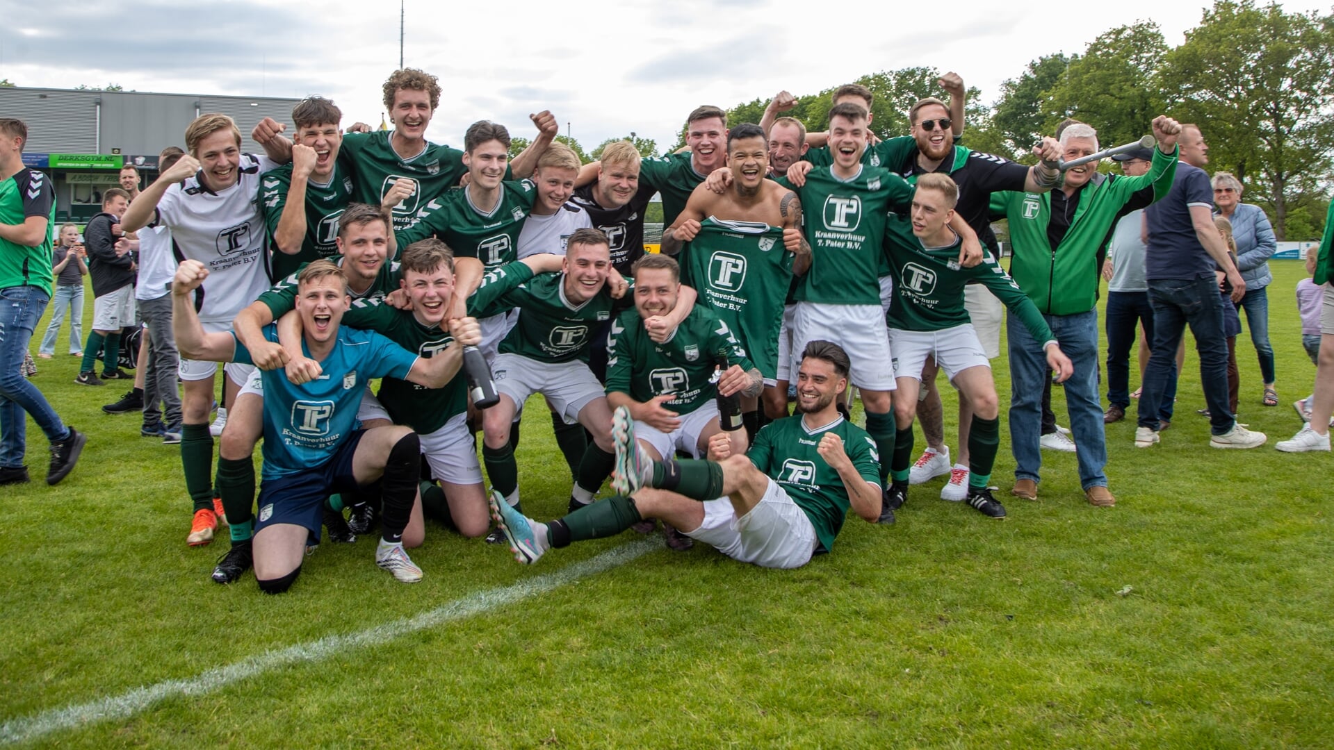 't Harde mocht als enige team uit ons verspreidingsgebied de kampioensvlag uithangen.