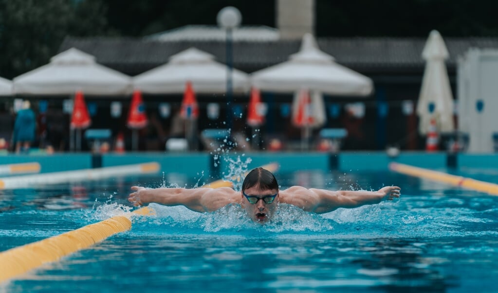 Zwemmer Ben Schwietert (26) bewandelt een bijzonder pad en hoopt voor de tweede keer in zijn carrière de Olympische Spelen te halen.