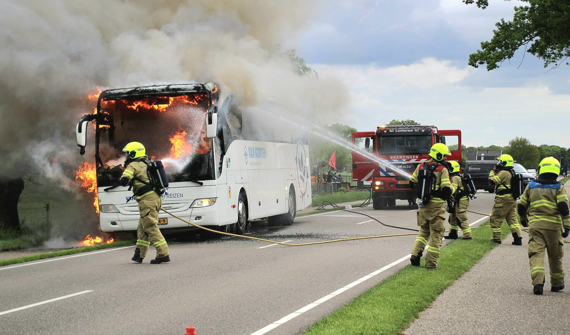 In mei kwam de Lunterse brandweer in actie bij een busbrand op de Barneveldseweg. De video hiervan komt binnenkort alsnog op het YouTube-kanaal.