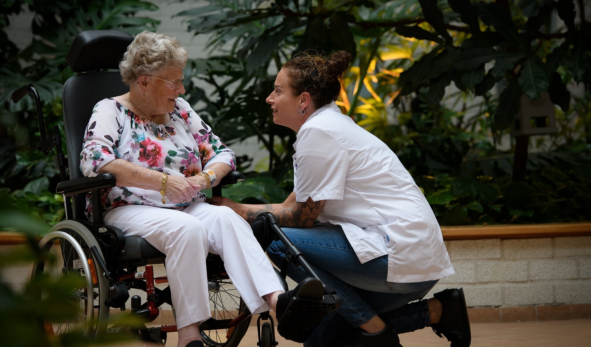 Warande biedt ouderen zorg, wonen, behandeling en begeleiding. 