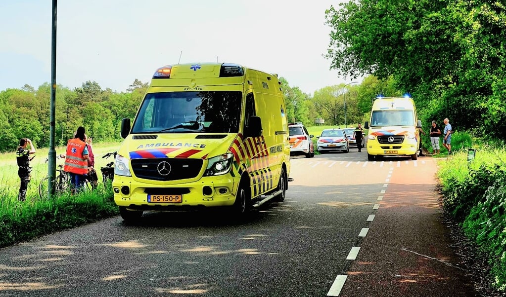 Fietsster (74) geschept door auto op Hessenweg Lunteren - Barneveldse ...