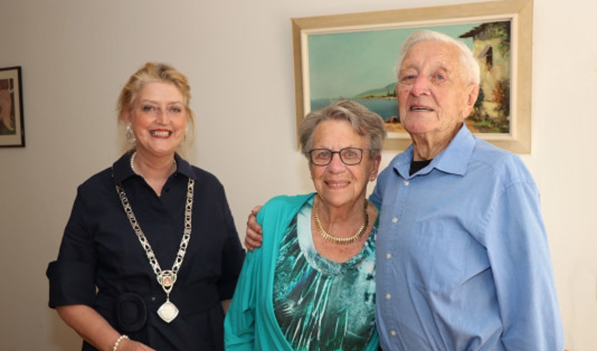 Bert en Nel de Ruiter- van Hecken namen de felicitaties van burgemeester Reinie Melissant in ontvangst