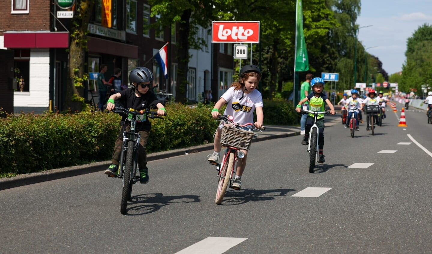 Volop concentratie bij de deelnemers van de dikke bandenrace.