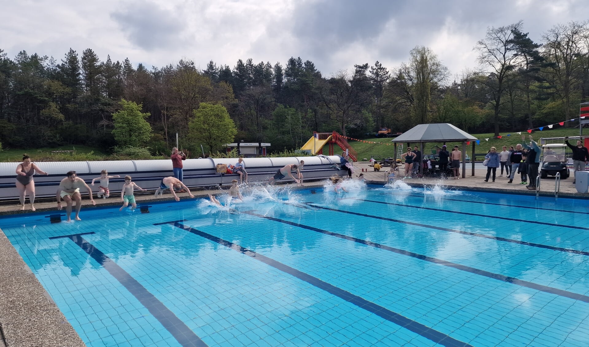 Seizoen Bosbad Leersum Opent Met Een Plons: ‘Water Is Heerlijk Op ...