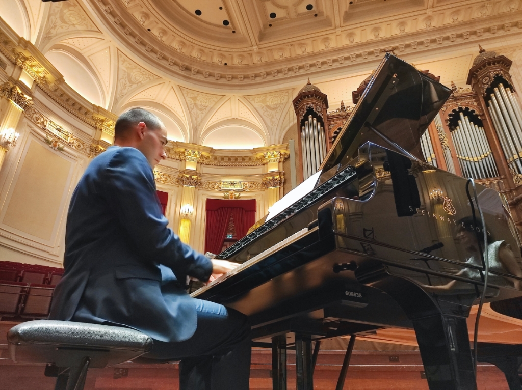Meesterpianisten brengen gevleugelde romantiek naar Witte Kerkje