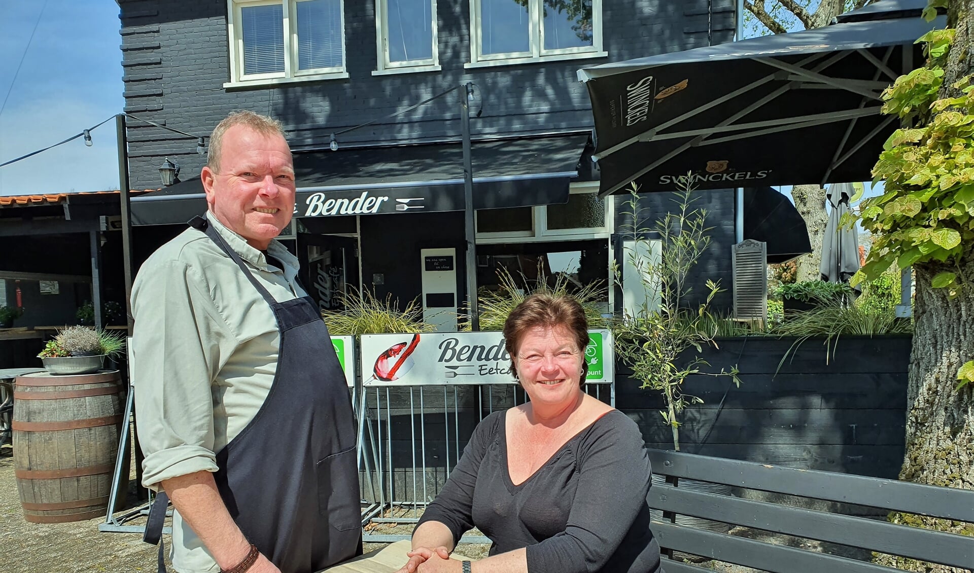 De eigenaars van Eetcafé Bender, Robert en Simone van Wijk, zijn trots op het feit, dat ze alweer 5 jaar in Renkum actief zijn.