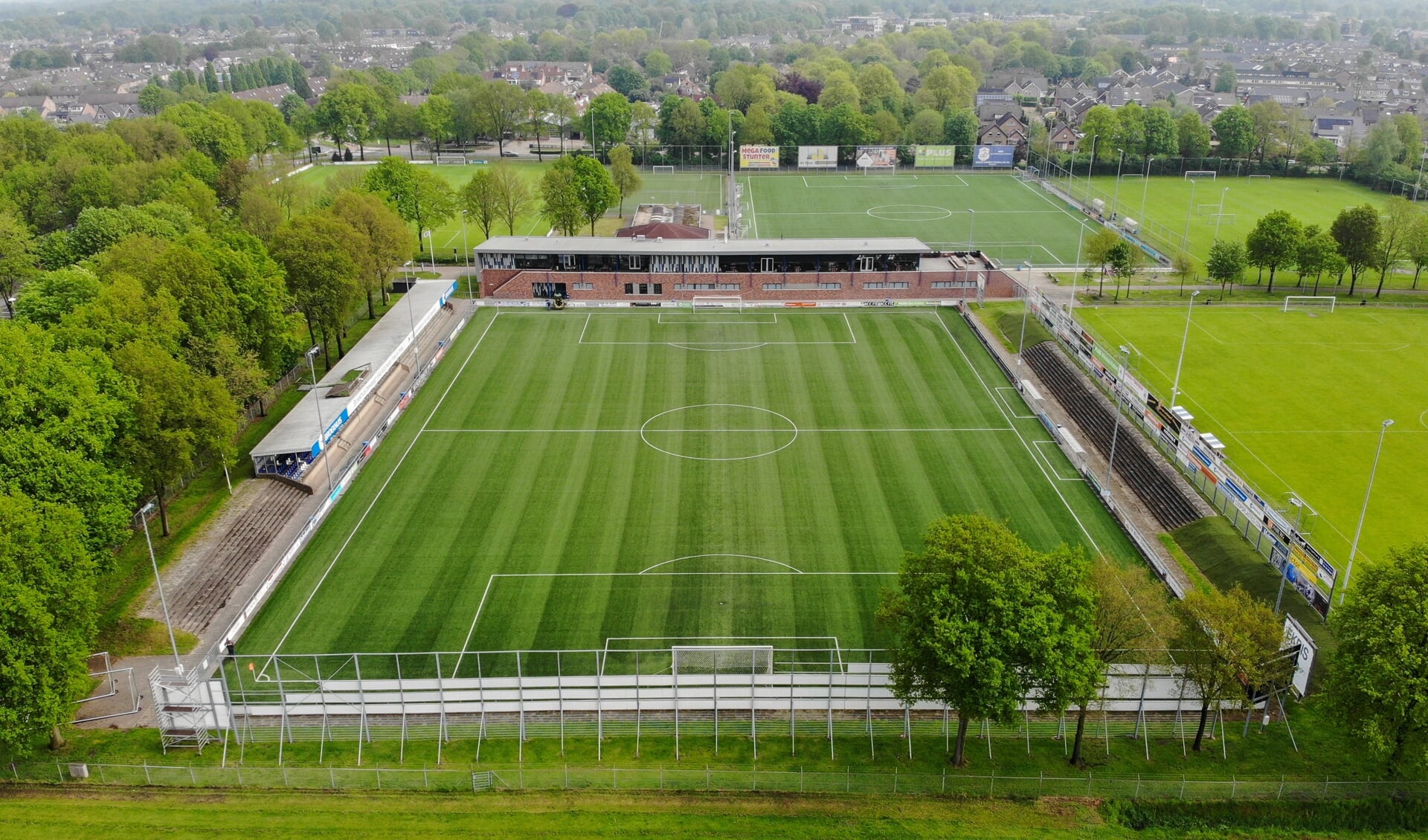 De kunstgrasvelden van SDC in Putten.