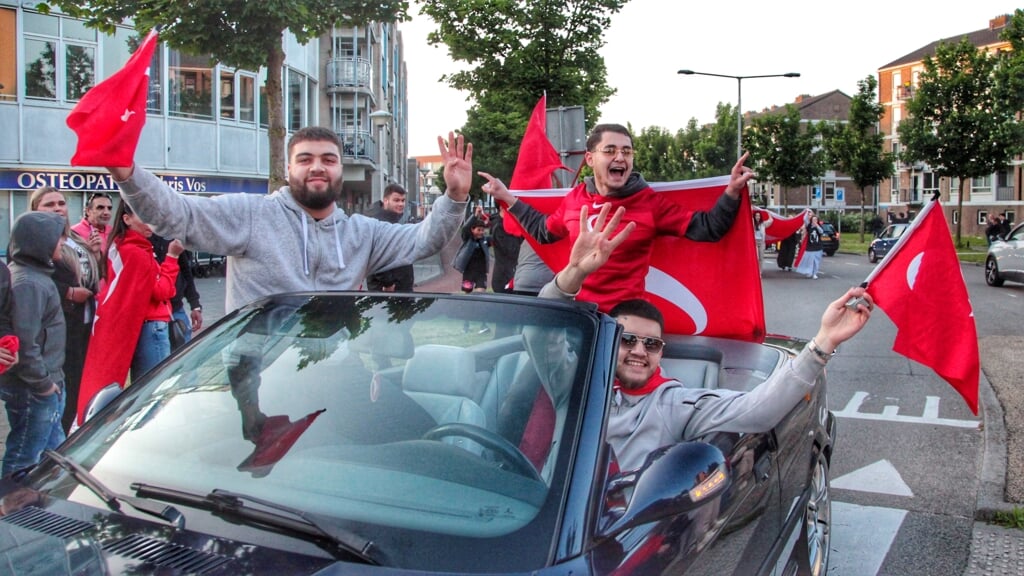 Residents of Amersfoort Türkiye celebrate Erdogan’s election victory in De Stier