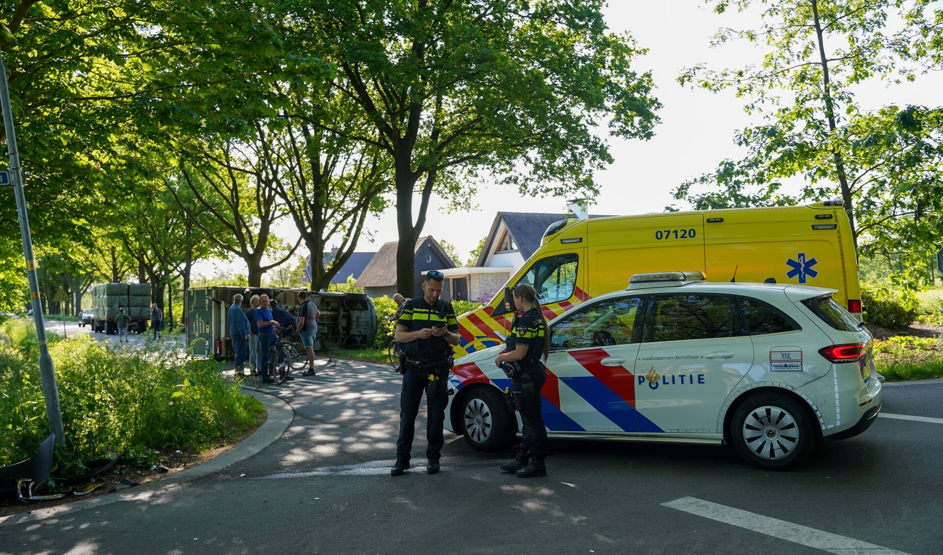 Ongeval op de kruising Beulekamperweg en Deuverdenseweg in Nijkerk.
