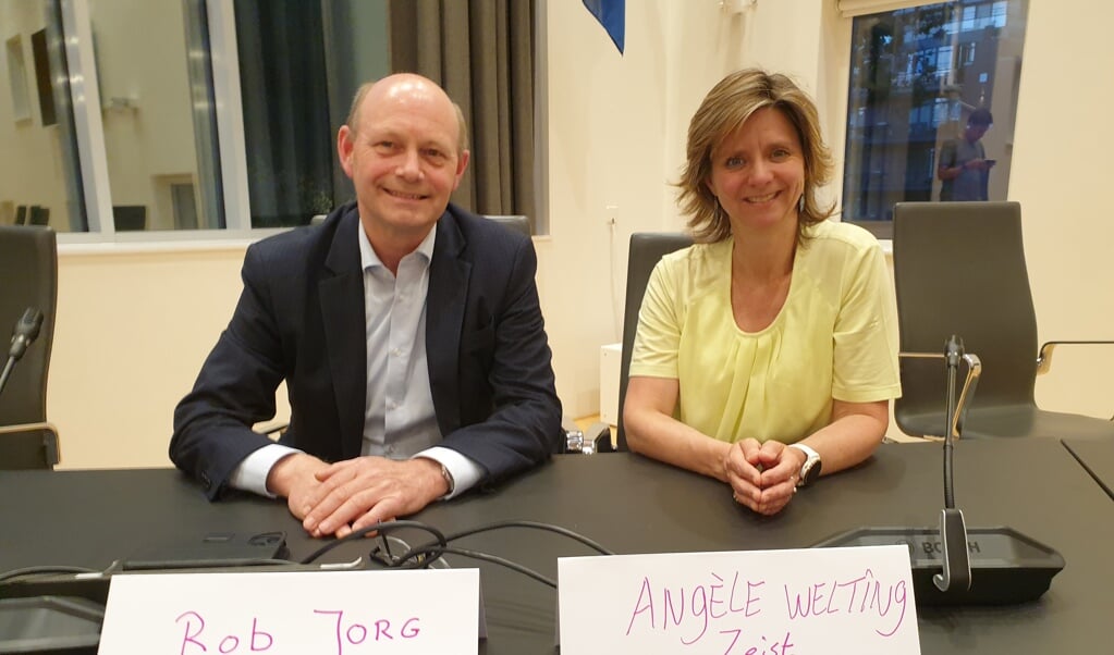De wethouders Rob Jorg (Utrechtse Heuvelrug) en Angèle Welting (Zeist).