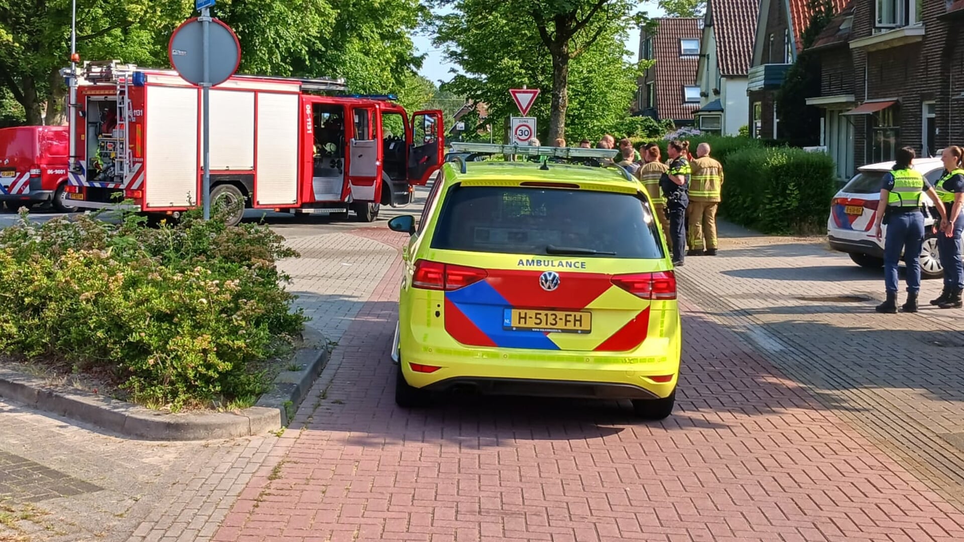 Bij een brand in een woning aan de Oranjelaan zijn vier mensen door de brandweer in veiligheid gebracht.