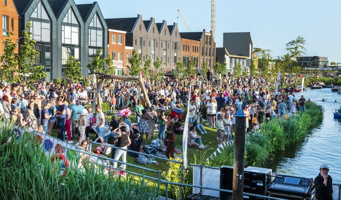 Vivavathorst grachtenfestival met DJ Hess en Rondje Doe Maar