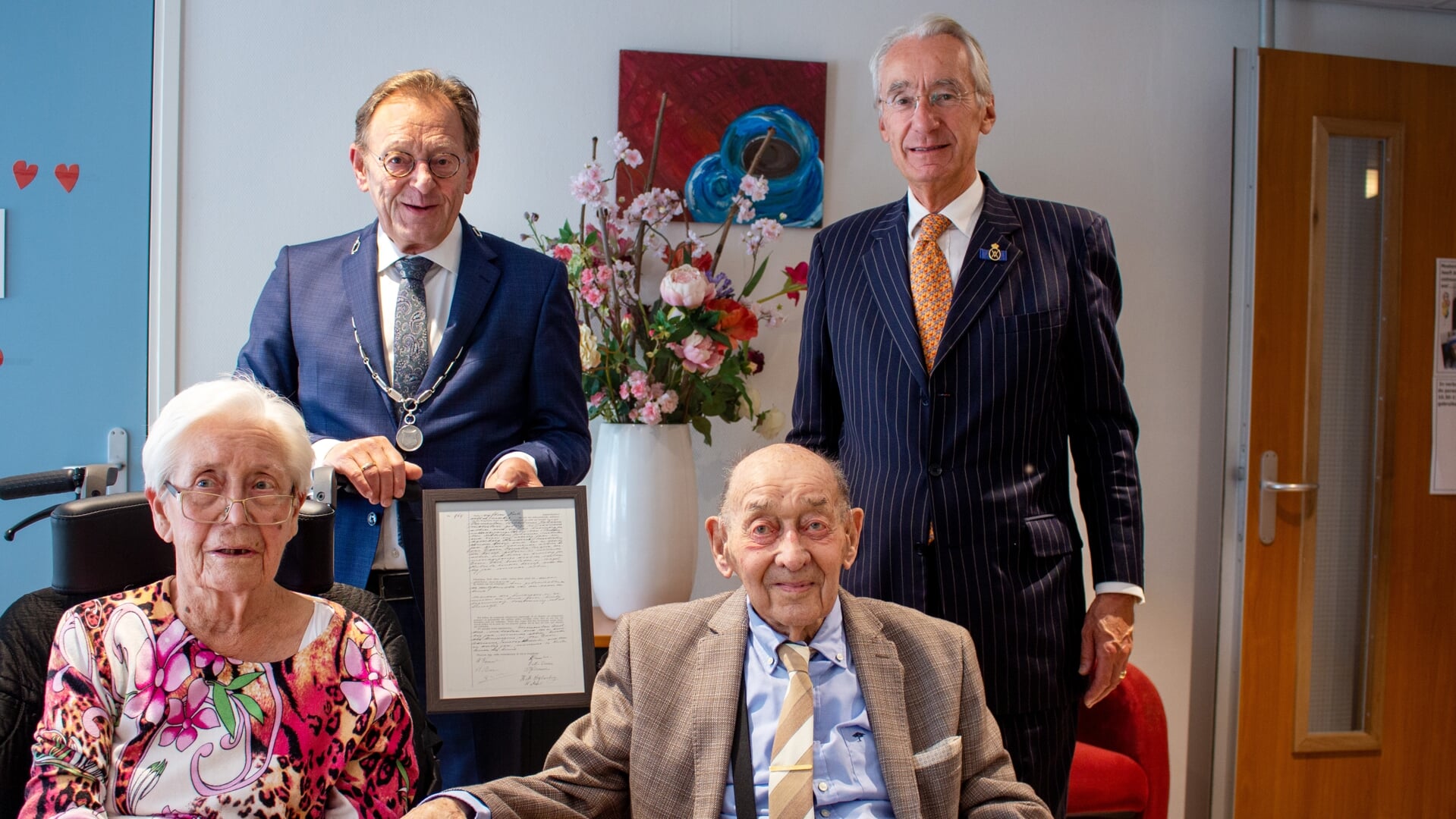 Zondag kreeg het echtpaar Vermeulen burgemeester Janssen en de kamerheer van de Koning, mr. Van Lanschot op bezoek.