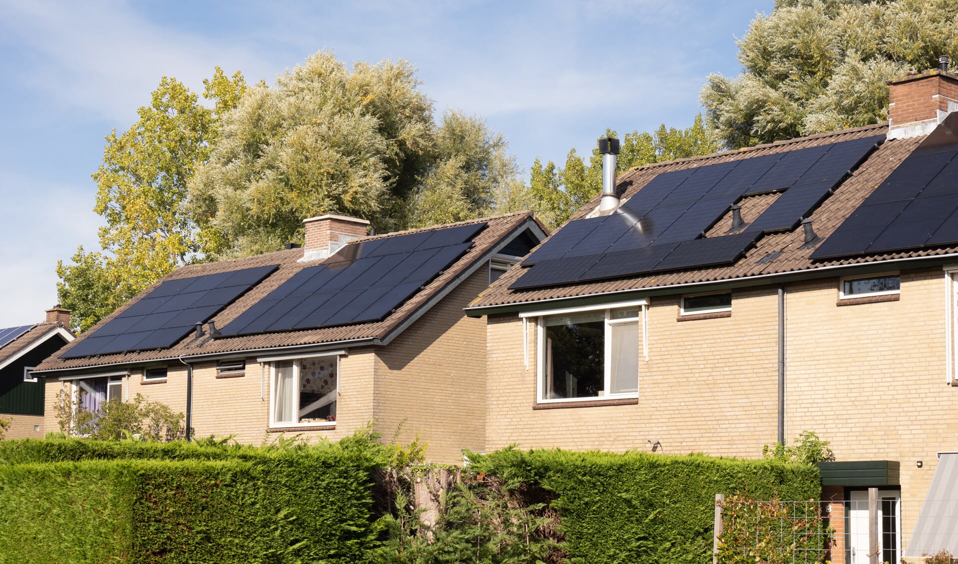 NMCX, zonnepanelen op daken in Nieuw-Vennep. Duurzame energie.
