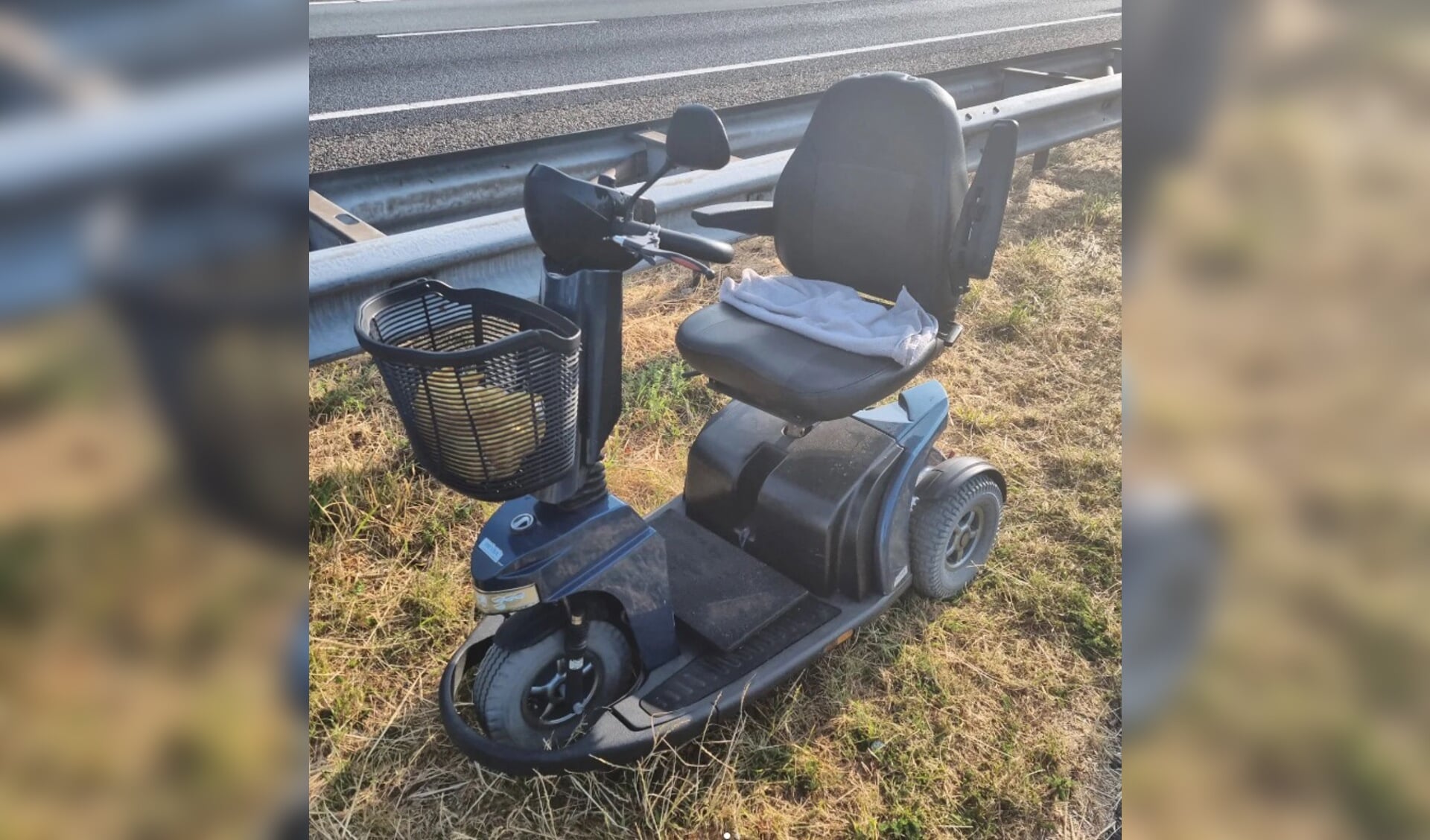 De verlaten scootmobiel.