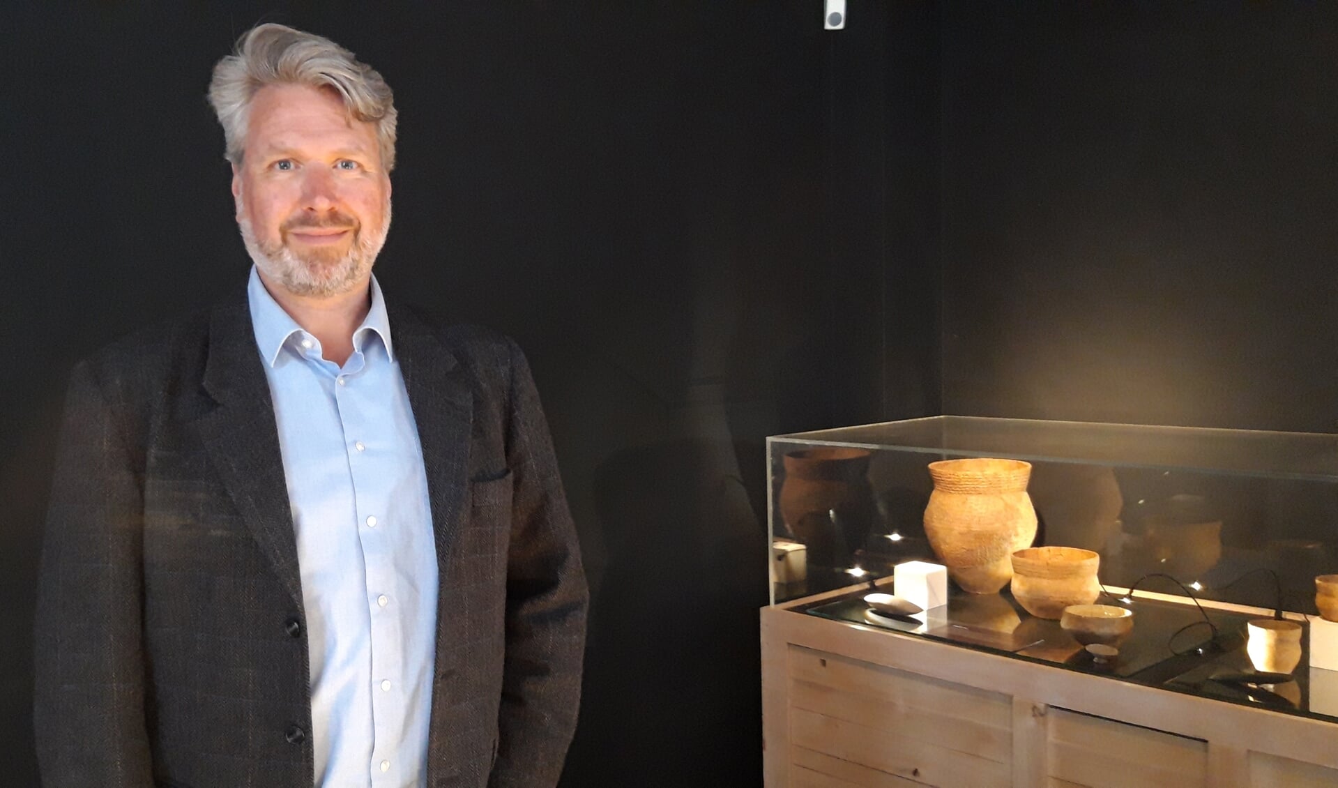 Directeur Patrick Reeuwijk van Museum Het Pakhuis ziet de toekomst somber in als bezuinigingen Ermelo doorgaan.