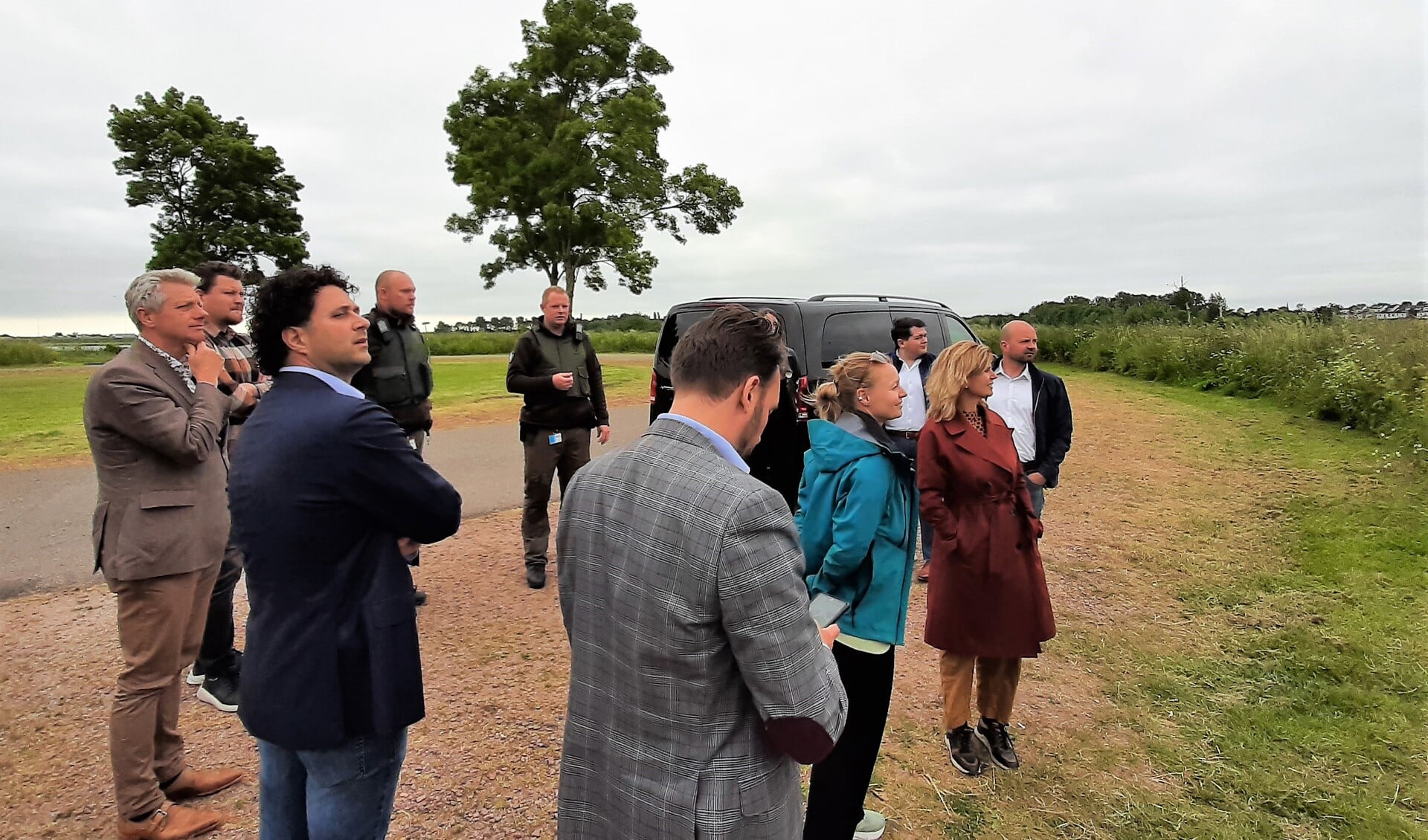 Met het bestuur van het Groengebied Amstelland en boswachters Jelle en Boy het veld in.