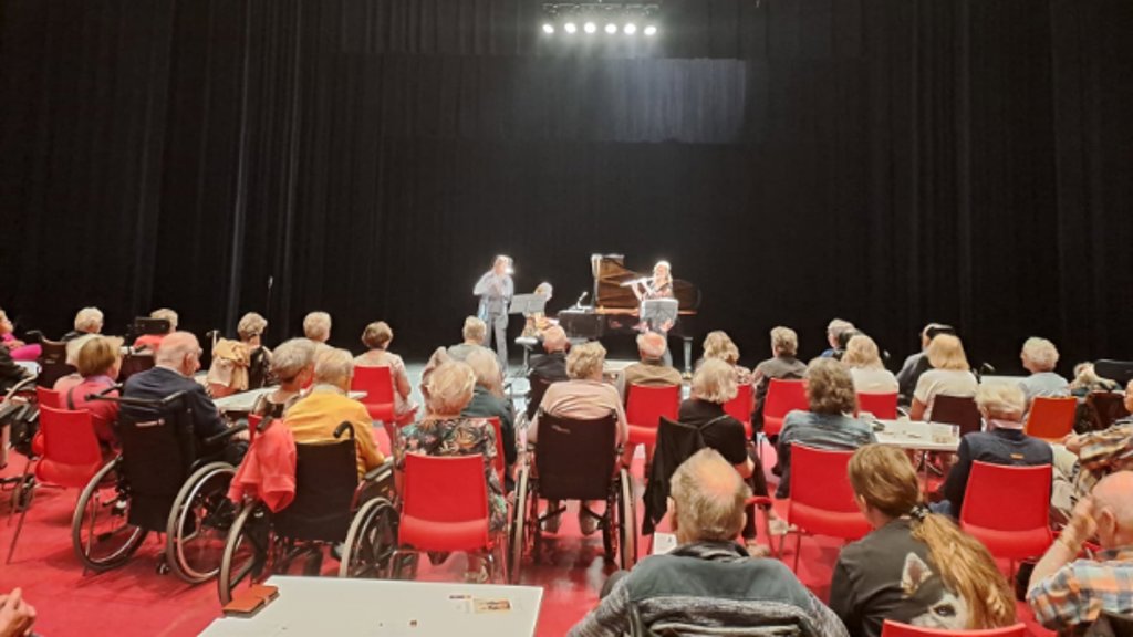 Art Ensemble speelt voor ouderen in Veluvine Nunspeet.