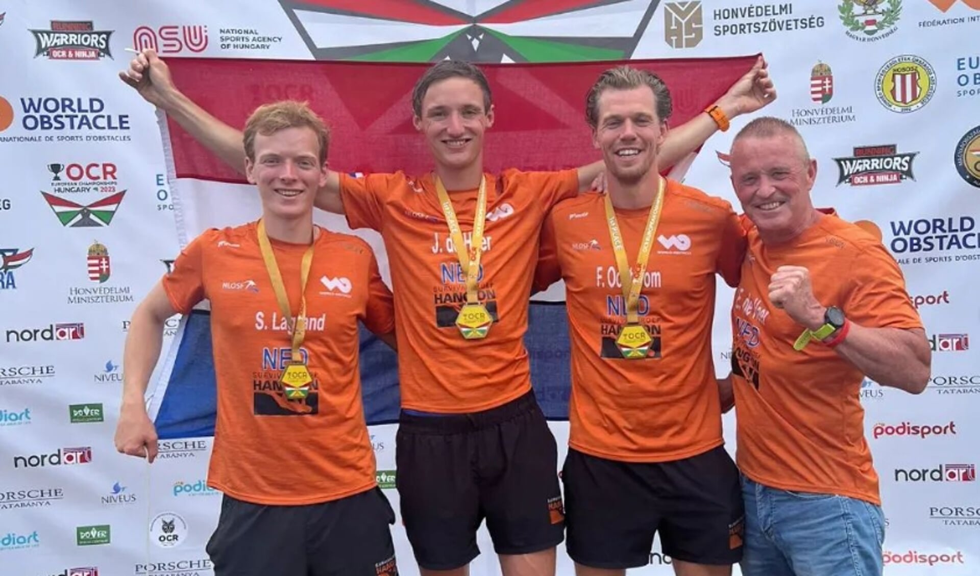 Het Hang On team dat goud won bij de elite national teamrace.