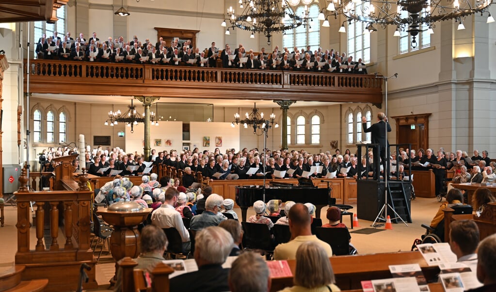 Groot Nederlands Johannes de Heer koor in de Grote Kerk van Apeldoorn