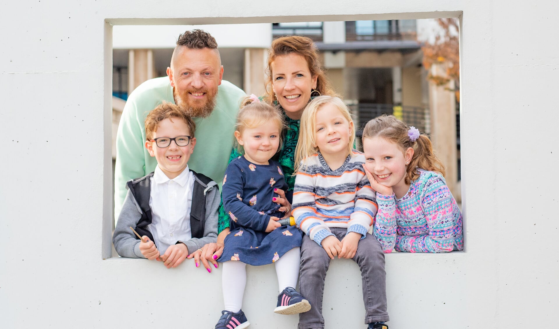 Hannah en Elmer Verweij met hun kinderen Salomé (9), Thomas (7), Michaël (4) en Naomi (2).