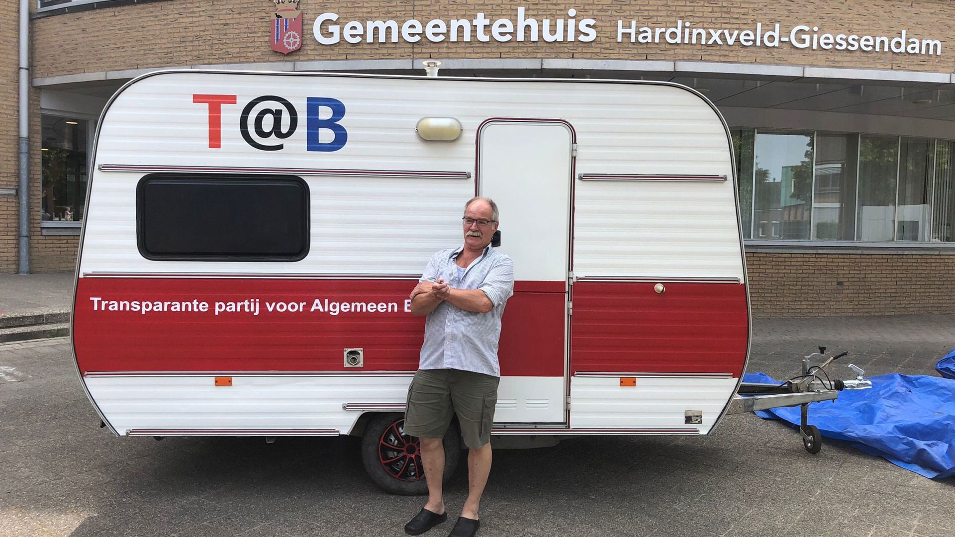 Onthulling nieuwe caravan van Transparante Partij voor Algemeen Belang