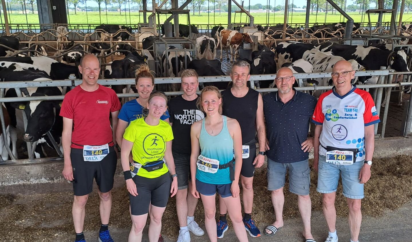 Even pauze op een boerderij met koeien.